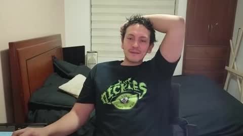 Snapshot of danruiz33 chatting on 05-24-26, 12:26 Dan online show from 05-24-26, 12:26