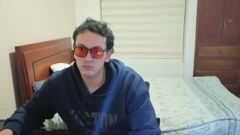 Snapshot of danruiz33 chatting on 06-10-26, 01:39 Dan online show from 06-10-26, 01:39