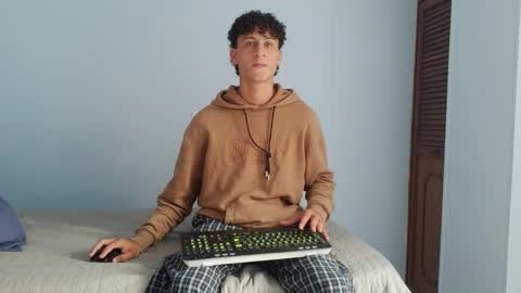 Snapshot of dante_lord chatting on 10-20-25, 03:34 Dante online show from 10-20-25, 03:34