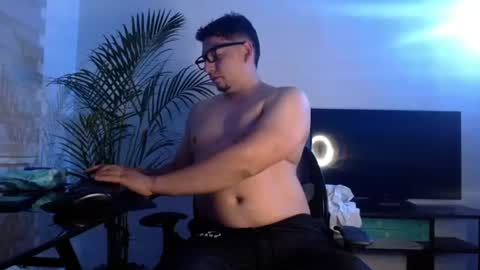 Snapshot of dante_xo chatting on 07-20-26, 12:36 A L E J A N D R O online show from 07-20-26, 12:36