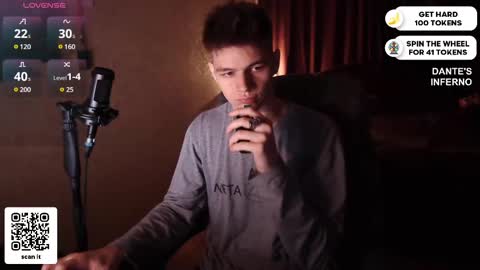 Snapshot of dantebigboi chatting on 02-26-25, 08:11 Daniel online show from 02-26-25, 08:11