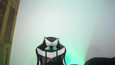 Snapshot of danteread chatting on 02-10-25, 09:58 danteread online show from 02-10-25, 09:58