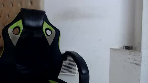 Snapshot of dantex_ chatting on 11-19-25, 12:54 dantex_ online show from 11-19-25, 12:54