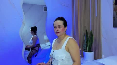 Daphne online show from 09-23-25, 02:25