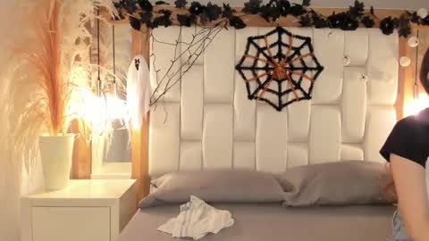 daphne_and_roger online show from 10-15-25, 11:32