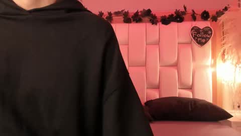 Snapshot of daphne_and_roger chatting on 02-11-26, 10:53 daphne_and_roger online show from 02-11-26, 10:53