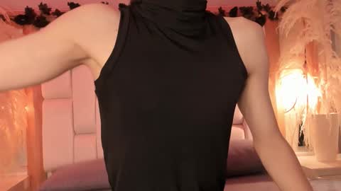 Snapshot of daphne_and_roger chatting on 03-07-26, 11:07 daphne_and_roger online show from 03-07-26, 11:07