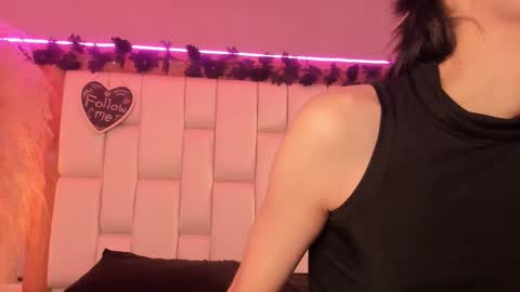 Snapshot of daphne_and_roger chatting on 03-12-26, 11:05 daphne_and_roger online show from 03-12-26, 11:05