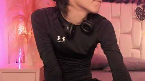 Snapshot of daphne_and_roger chatting on 03-13-26, 11:06 daphne_and_roger online show from 03-13-26, 11:06