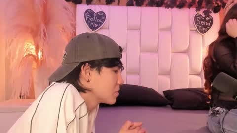 Snapshot of daphne_and_roger chatting on 03-18-26, 11:13 daphne_and_roger online show from 03-18-26, 11:13