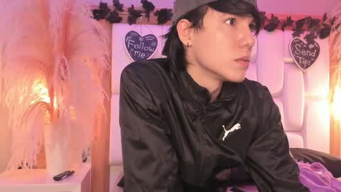 Snapshot of daphne_and_roger chatting on 03-20-26, 11:04 daphne_and_roger online show from 03-20-26, 11:04