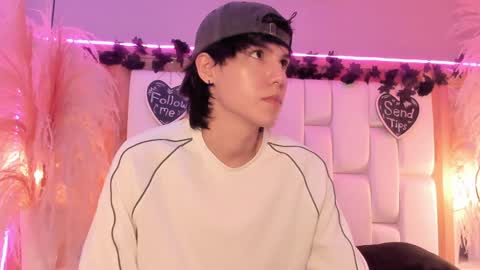 Snapshot of daphne_and_roger chatting on 03-30-26, 11:00 daphne_and_roger online show from 03-30-26, 11:00