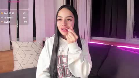 Snapshot of daphne_chers chatting on 02-13-26, 10:33 daphne_chers online show from 02-13-26, 10:33