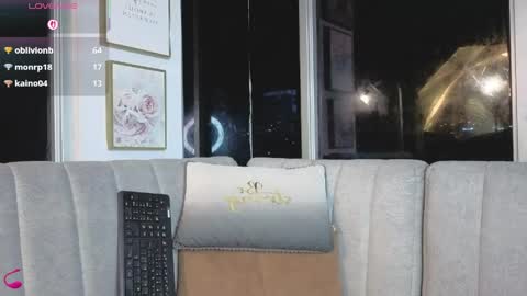 Snapshot of daphne_chers chatting on 04-28-26, 02:27 daphne_chers online show from 04-28-26, 02:27