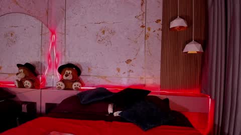 Daphne online show from 02-08-25, 02:49