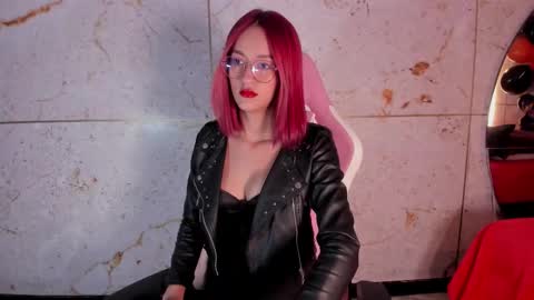 Daphne online show from 10-20-25, 03:07