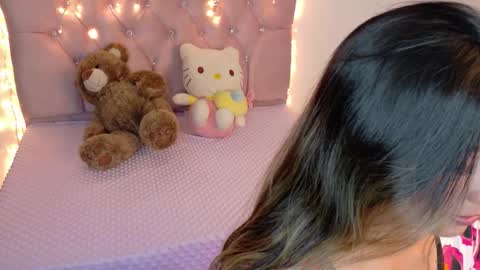 Snapshot of daphne_little chatting on 10-19-25, 12:33 daphne_little online show from 10-19-25, 12:33