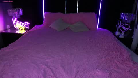 Agatha  online show from 02-06-25, 02:37