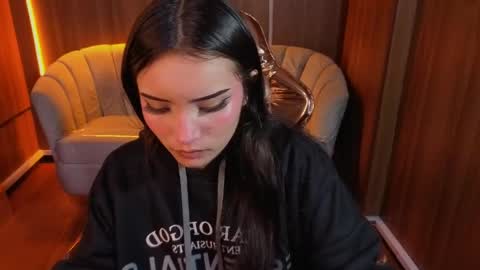 daphne_nicole_b online show from 05-15-26, 12:56