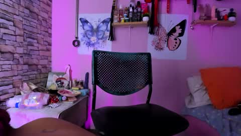 Snapshot of daphneandrade chatting on 01-10-25, 12:36 daphneandrade online show from 01-10-25, 12:36