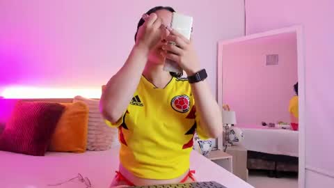 Snapshot of daphnevalucci chatting on 06-14-26, 03:52 daphnevalucci online show from 06-14-26, 03:52