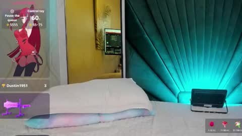 Snapshot of dara_petite_ chatting on 10-19-25, 11:22 online show from 10-19-25, 11:22