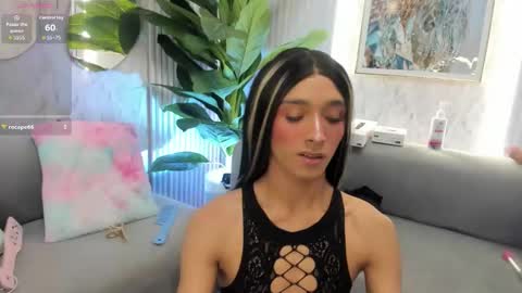 Snapshot of dara_petite_ chatting on 10-28-25, 11:36 online show from 10-28-25, 11:36