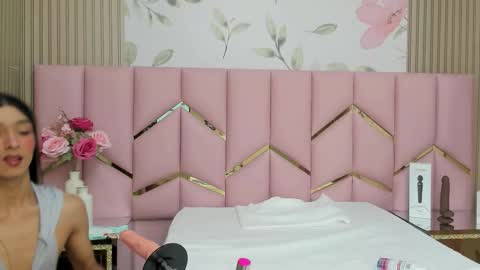 Snapshot of dara_petite_ chatting on 10-30-25, 01:18 online show from 10-30-25, 01:18