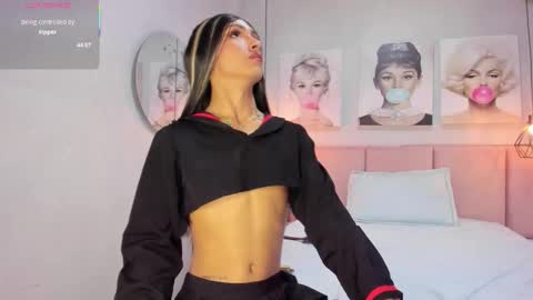 Snapshot of dara_petite_ chatting on 11-06-25, 03:29 online show from 11-06-25, 03:29