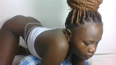 ESTHER online show from 02-17-26, 05:04