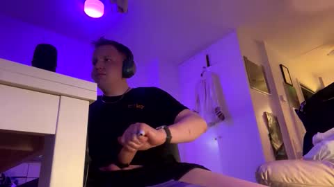 Snapshot of darhuset chatting on 06-03-26, 12:57 Darhuset online show from 06-03-26, 12:57
