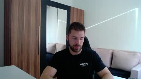 darius_94 online show from 05-07-26, 04:51