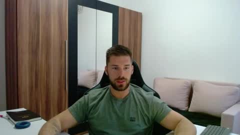 darius_94 online show from 05-08-26, 04:40