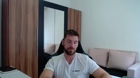 darius_94 online show from 05-09-26, 10:42