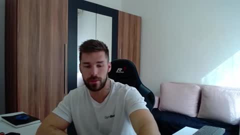 darius_94 online show from 05-11-26, 06:30