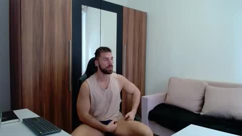 darius_94 online show from 06-03-26, 07:11