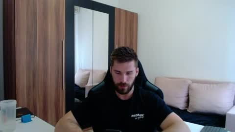 darius_94 online show from 06-14-26, 04:42