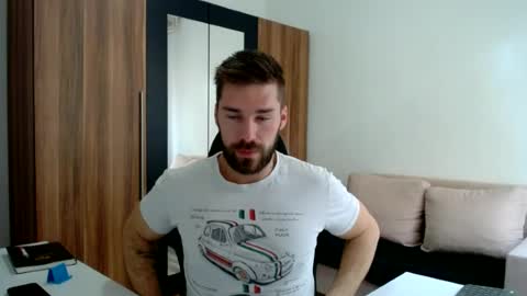 darius_94 online show from 06-15-26, 05:20