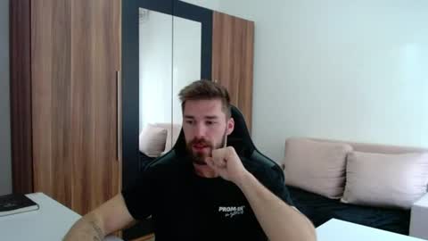 darius_94 online show from 06-17-26, 05:21
