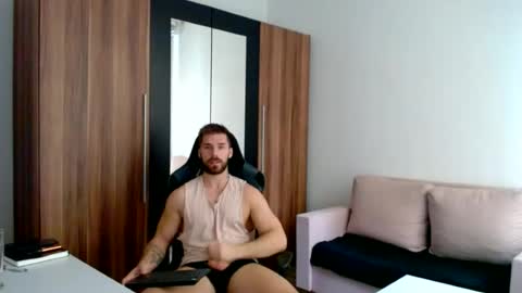 darius_94 online show from 06-18-26, 09:14