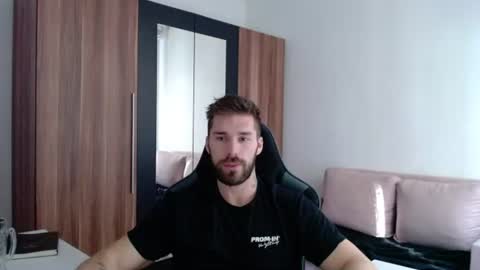 darius_94 online show from 06-19-26, 06:29