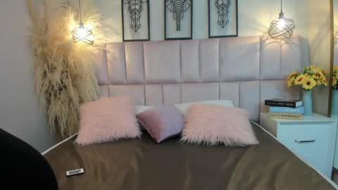 Nina online show from 10-05-25, 02:21