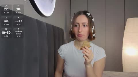 Emily online show from 02-06-26, 07:23