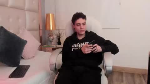 dark_sun333 online show from 01-09-26, 01:52