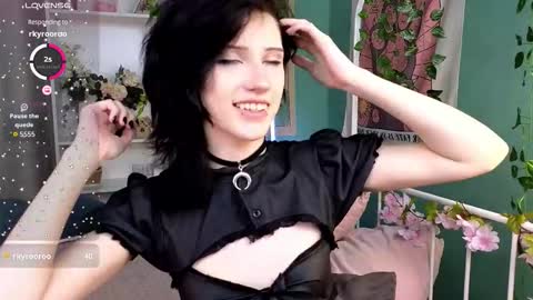 Snapshot of dark_vamp_ chatting on 10-16-25, 05:03 Vamp online show from 10-16-25, 05:03