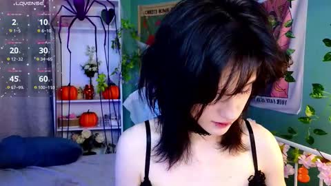 Snapshot of dark_vamp_ chatting on 10-29-25, 01:57 Vamp online show from 10-29-25, 01:57