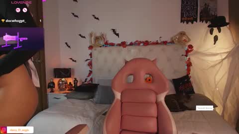 Snapshot of darkangelx_ chatting on 10-09-25, 10:19 Angel Darcy online show from 10-09-25, 10:19