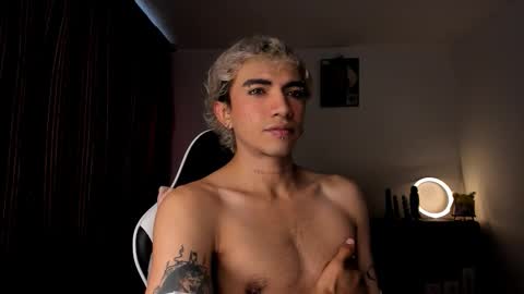 Snapshot of darkodark0 chatting on 10-16-25, 07:04 Darko online show from 10-16-25, 07:04