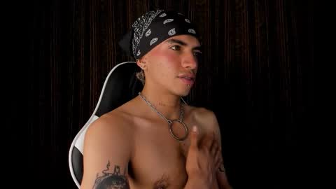 Snapshot of darkodark0 chatting on 11-11-25, 12:32 Darko online show from 11-11-25, 12:32