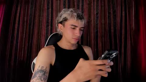 Snapshot of darkodark0 chatting on 12-21-25, 06:26 Darko online show from 12-21-25, 06:26